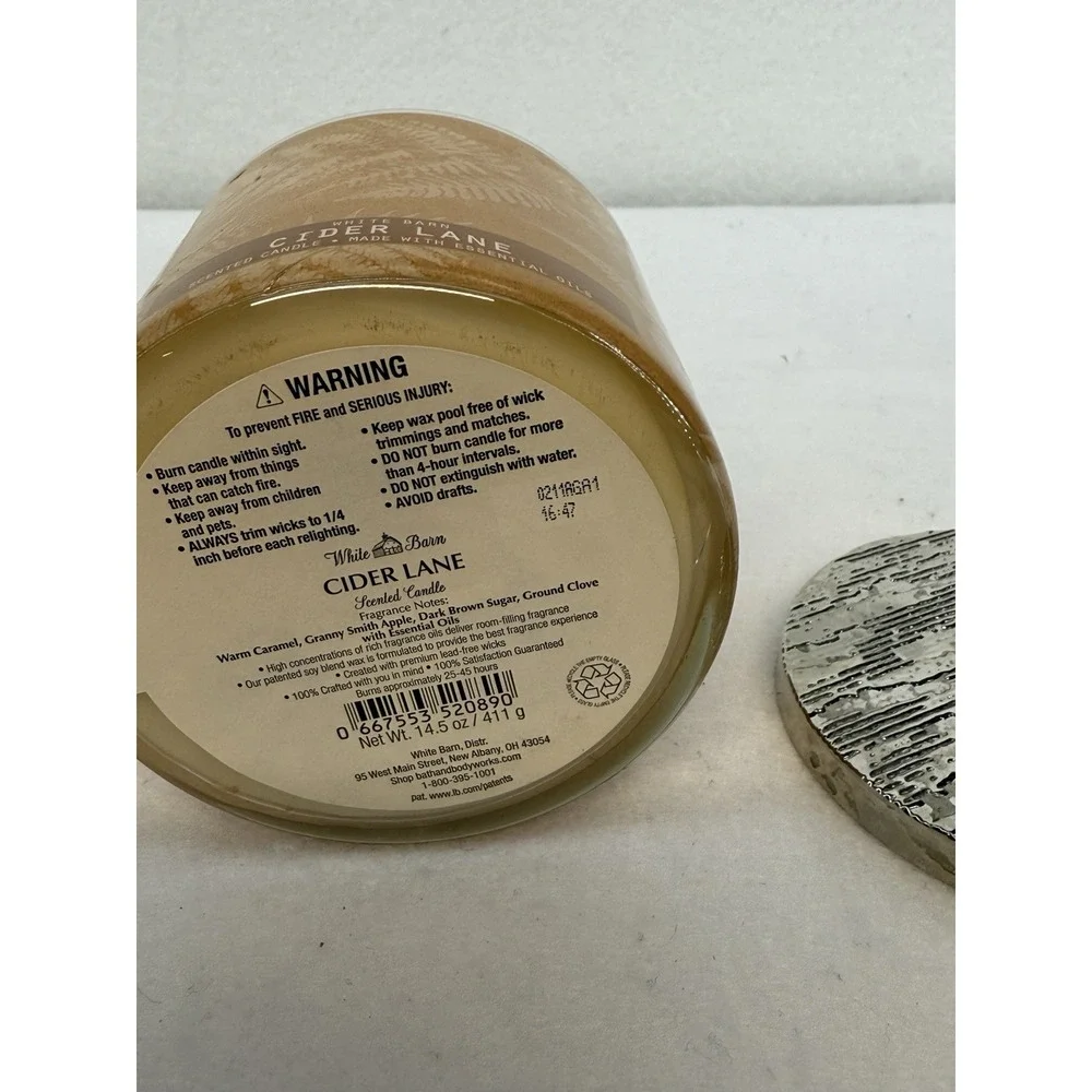 White Barn‎ Cedar Lane 3 Wick 14.5oz Candle - Picture 2 of 2